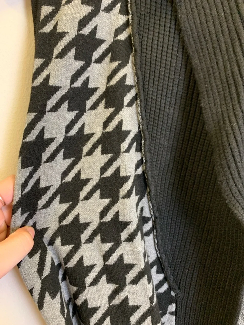 Houndstooth Knit Vest with Tie Belt - Black & Gray